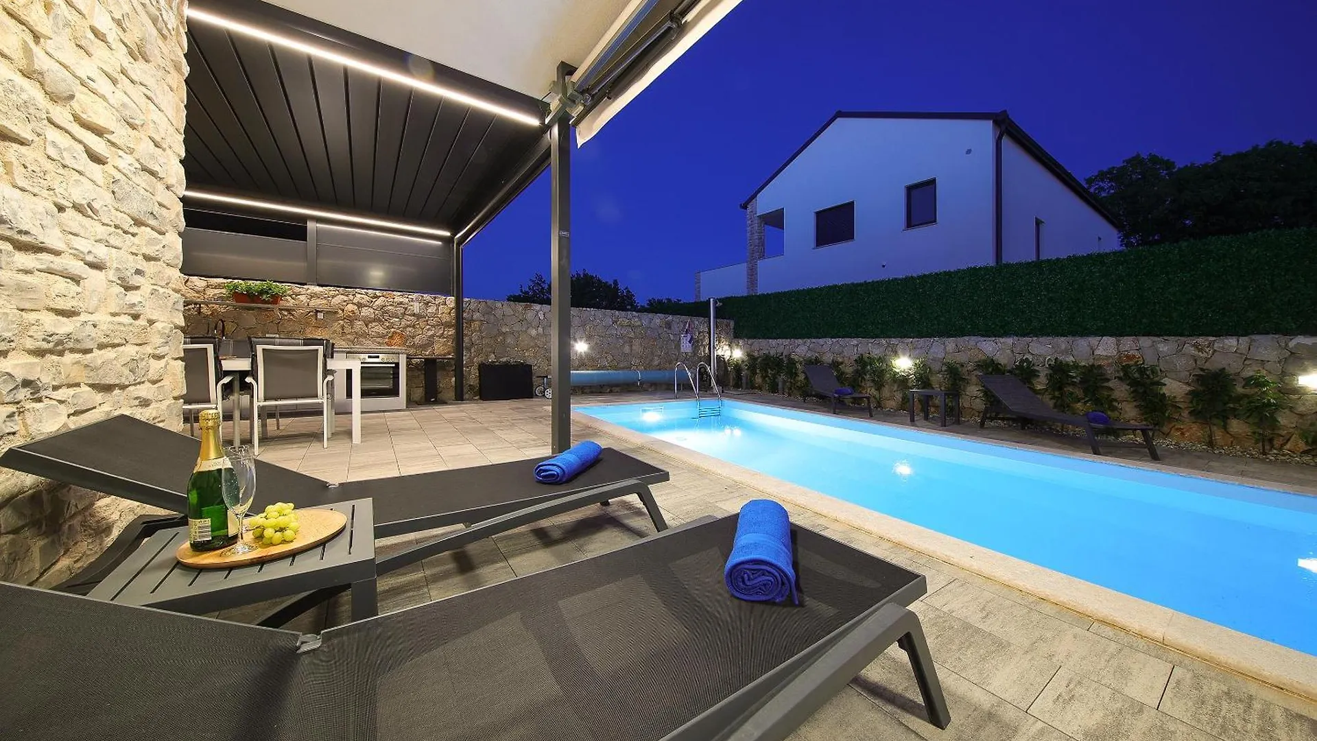 Holiday House Zoroo With Private Pool Sveti Anton  Sveti Anton (Krk)