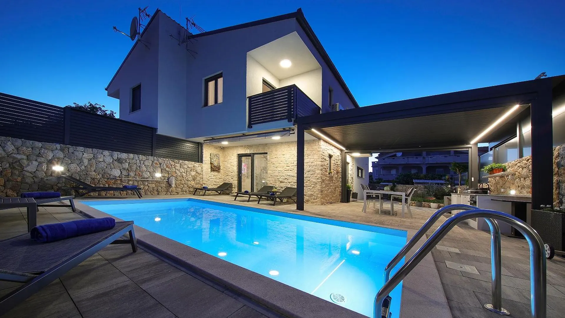 Holiday House Zoroo With Private Pool Sveti Anton  Sveti Anton (Krk)