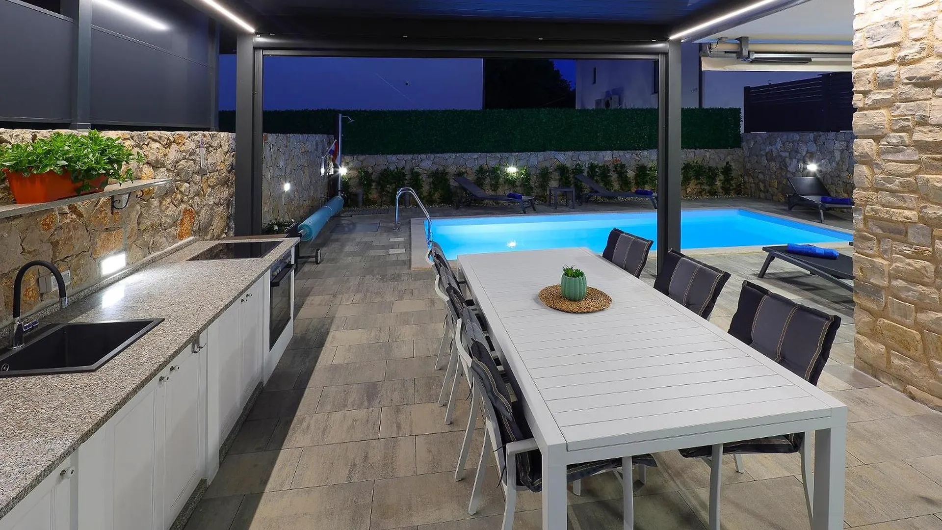 Holiday House Zoroo With Private Pool Sveti Anton  Semesterbostad